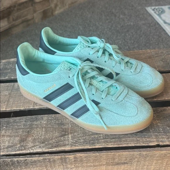 Adidas Gazelle Indoor Sneakers Clear Mint Black Stripes Gum Sole size 8 men’s - Picture 1 of 12